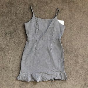 New with tags checkered, flattering little dress